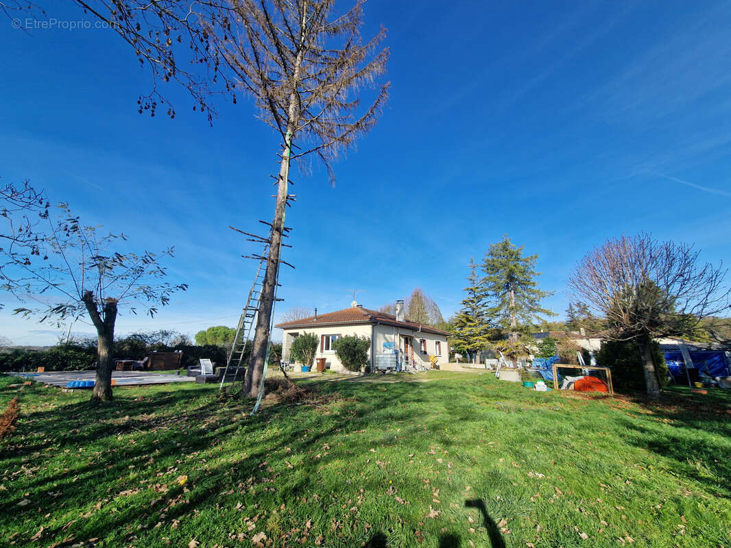 Maison à SAINT-QUENTIN-DE-CHALAIS