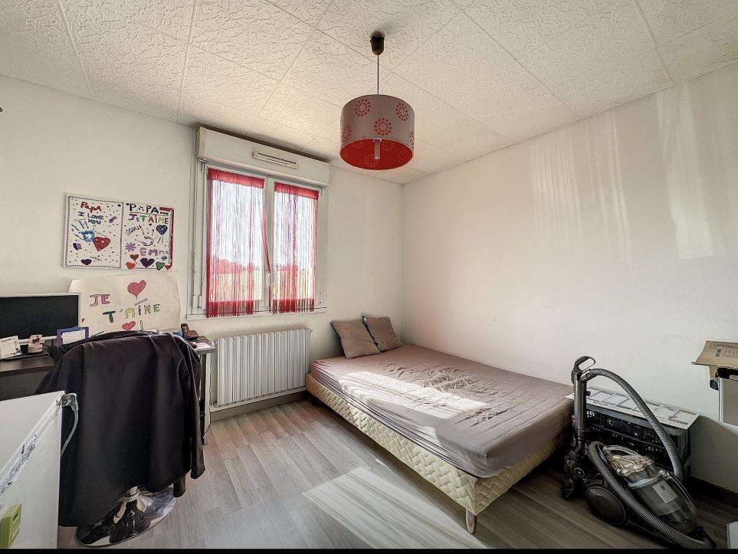 Maison à LA CHAPELLE-DE-BRAIN