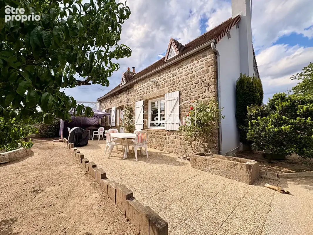 Maison à SAINT-BOMER-LES-FORGES