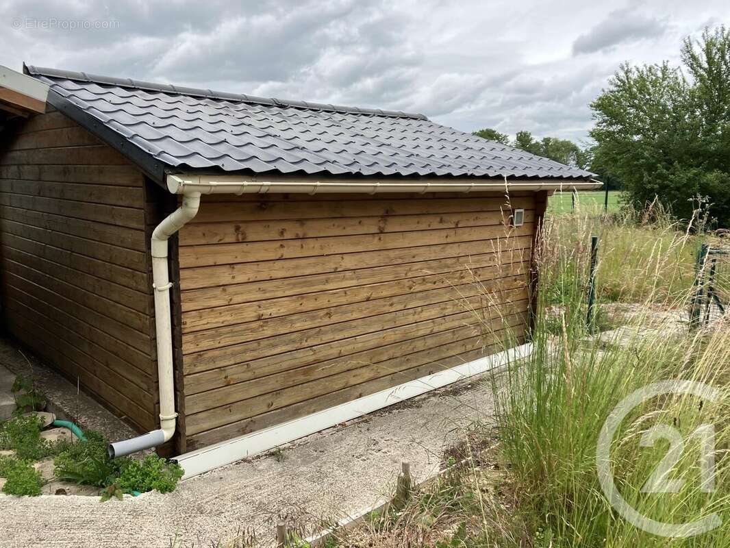 Maison à MONCETZ-LONGEVAS