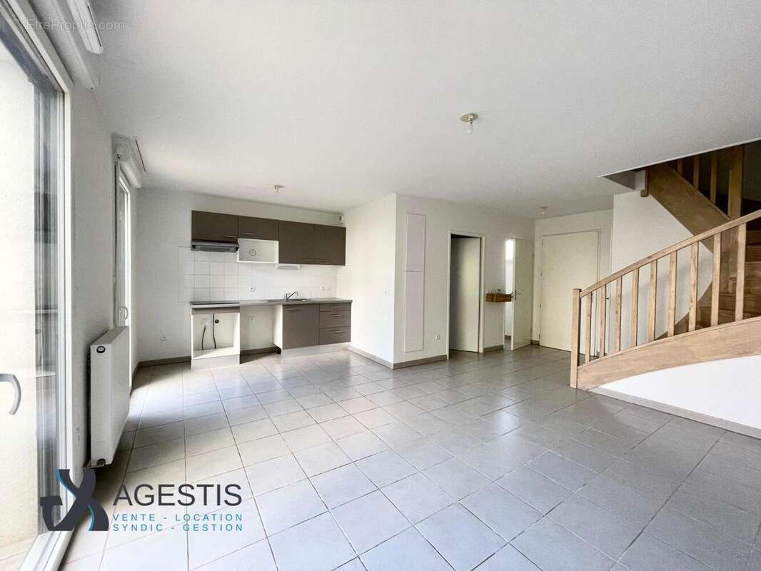   - Maison à MONDONVILLE