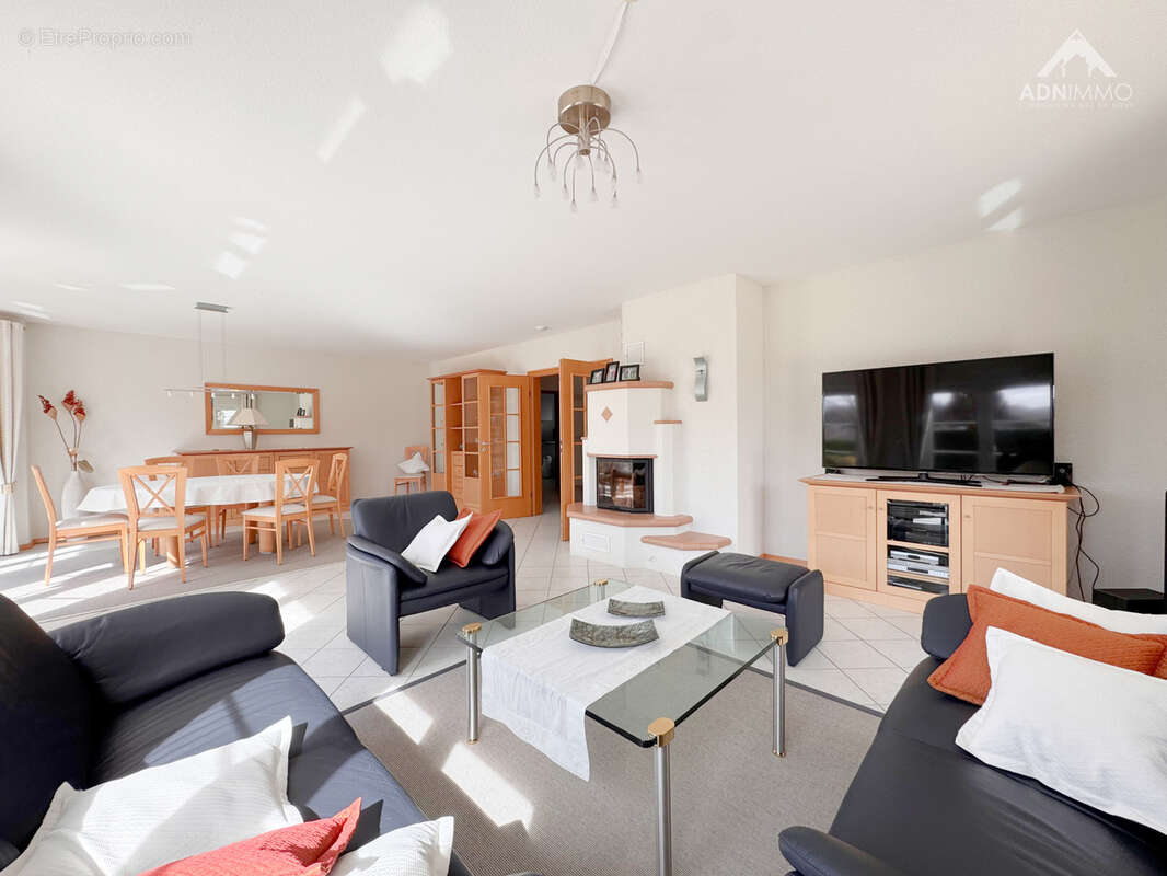 Maison à SAINT-GENIS-POUILLY