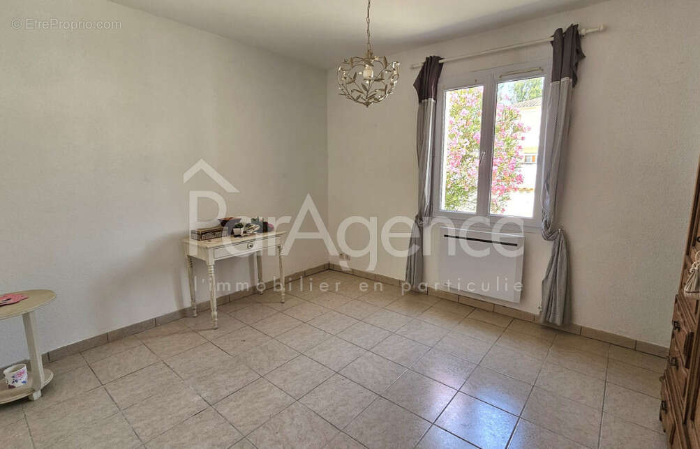 Maison de plain pied 5 pièces - Beau terrain - photo 12