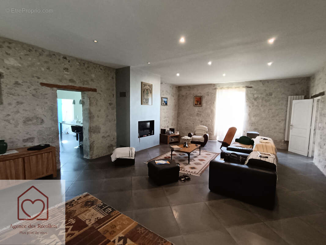Maison à MONTJOI