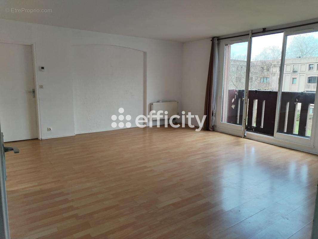 Appartement à MONTIGNY-LE-BRETONNEUX