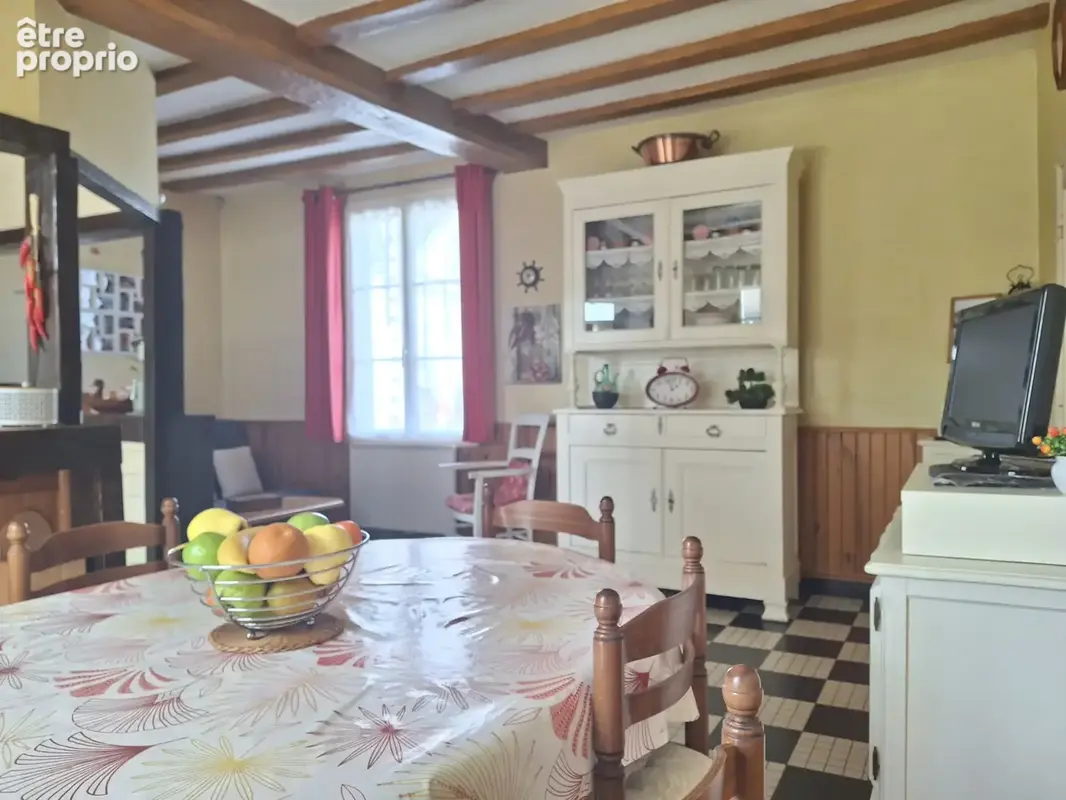 Maison de ville pleine de 137 m2 idéalement située en plein centre d’Allonnes, entre Bourgueil et Saumur,  pro - photo 8