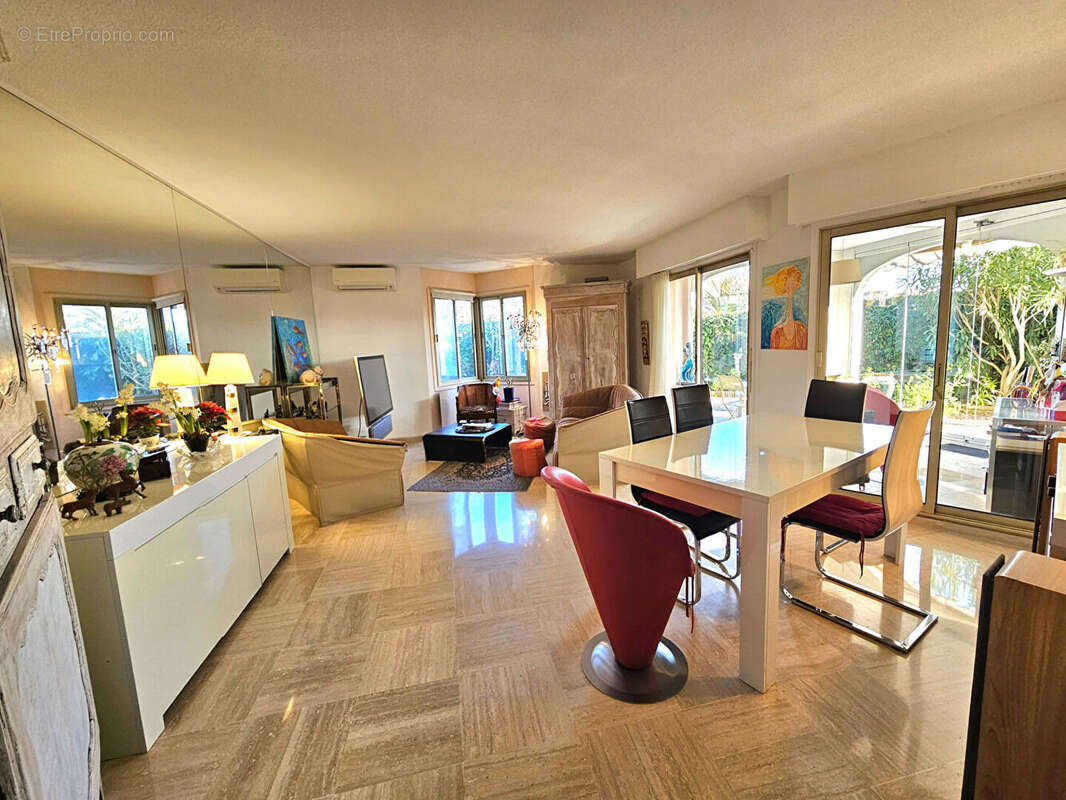Appartement à MANDELIEU-LA-NAPOULE