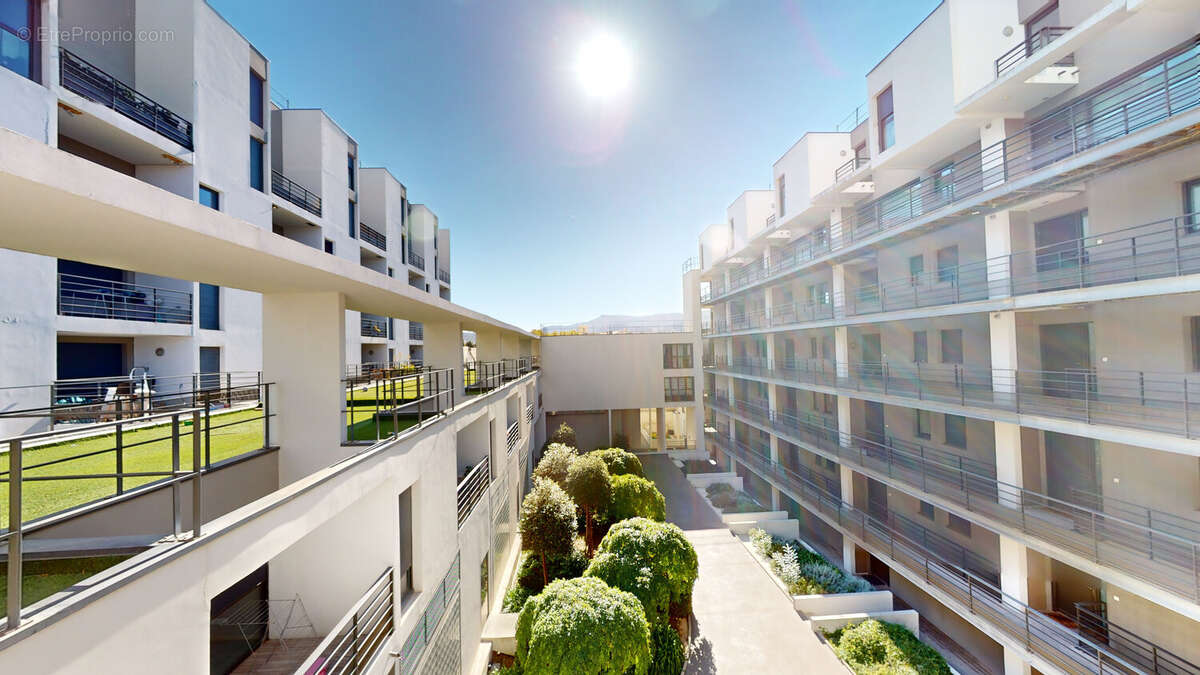 Appartement 68 m² à Marseille-8e  - photo 17