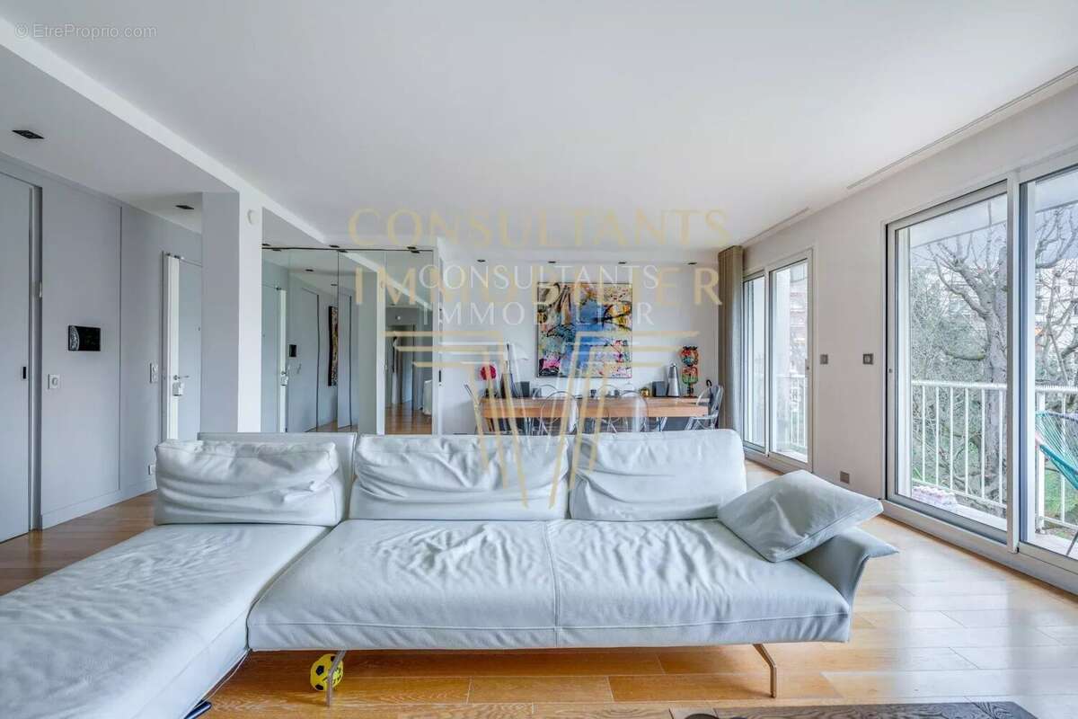 Appartement à NEUILLY-SUR-SEINE