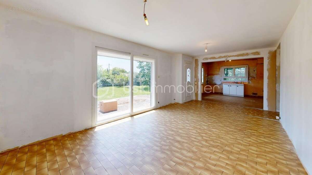 Maison sur sous sol à rénover sur un terrain de 5 761m² - photo 8