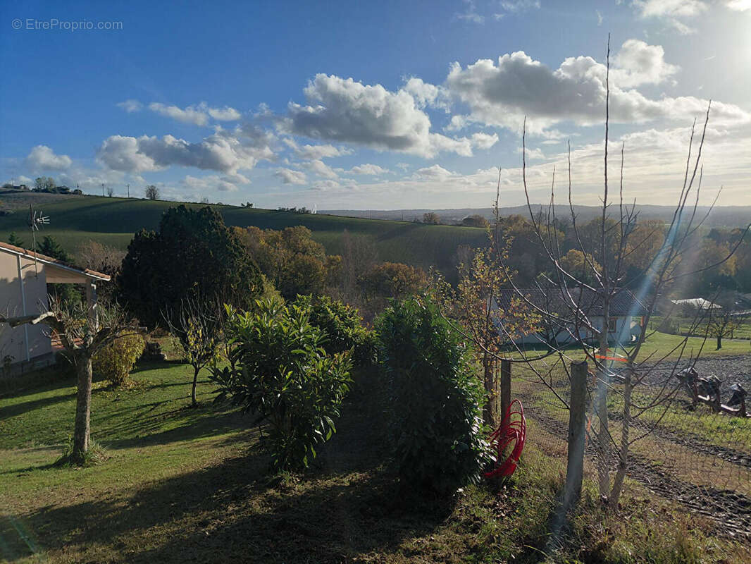 Terrain à LAYRAC-SUR-TARN