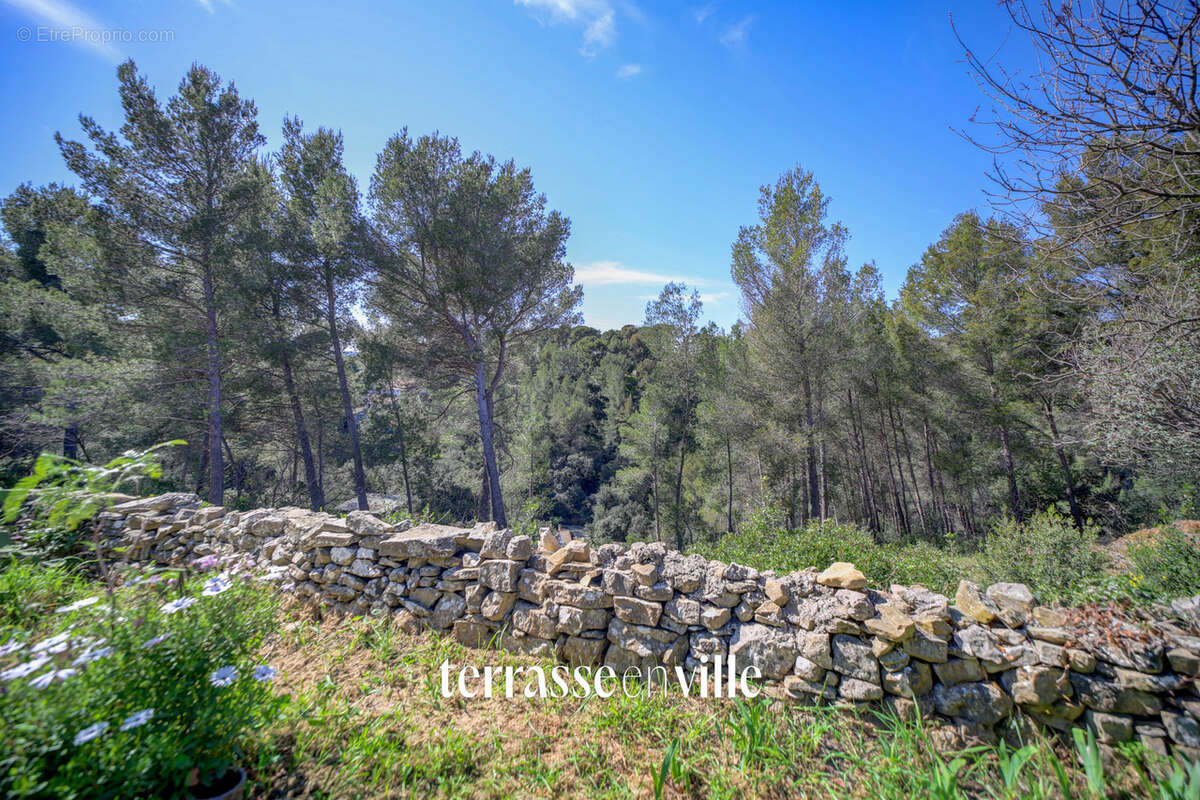 Appartement à CEYRESTE