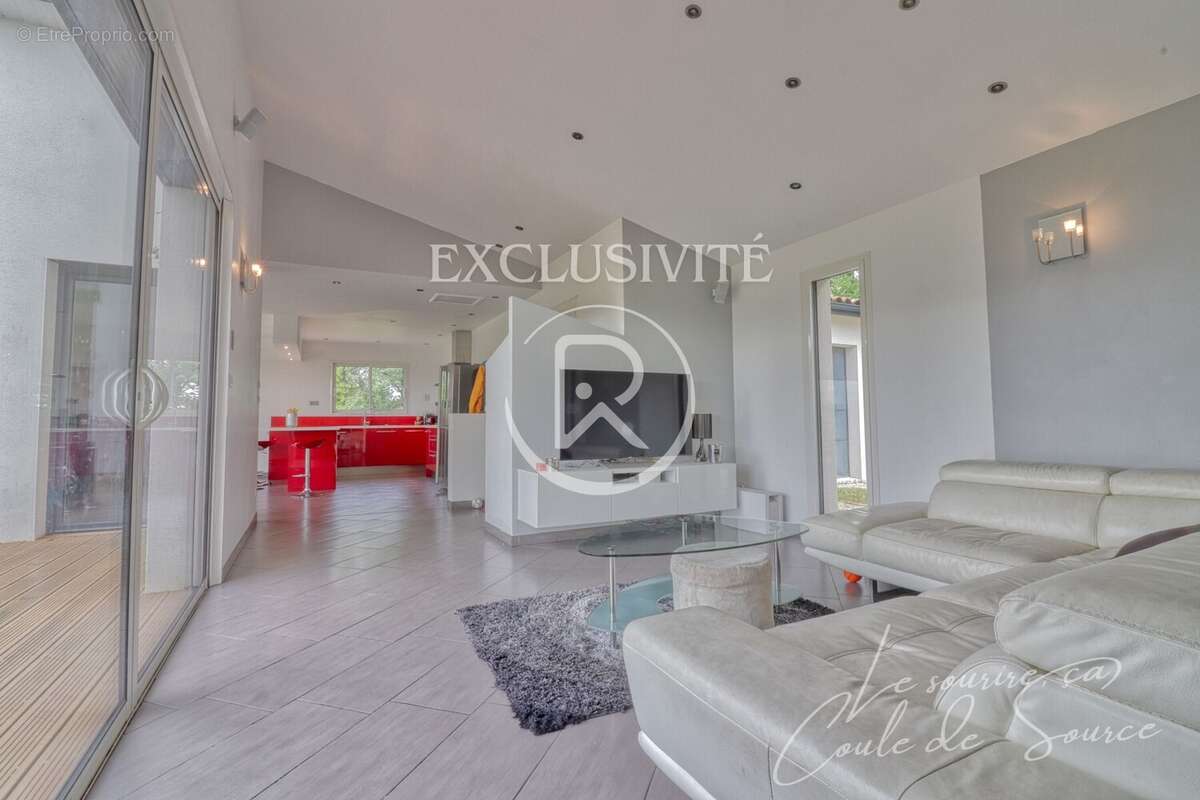 salon lomagne - copie - Maison à L&#039;ISLE-JOURDAIN