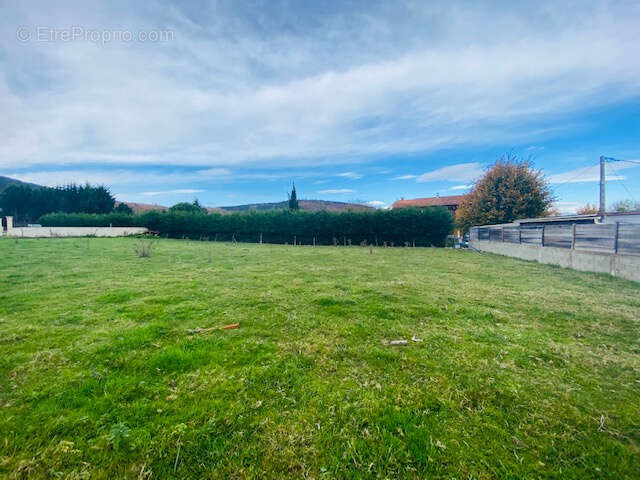 Terrain à AIGUES-VIVES