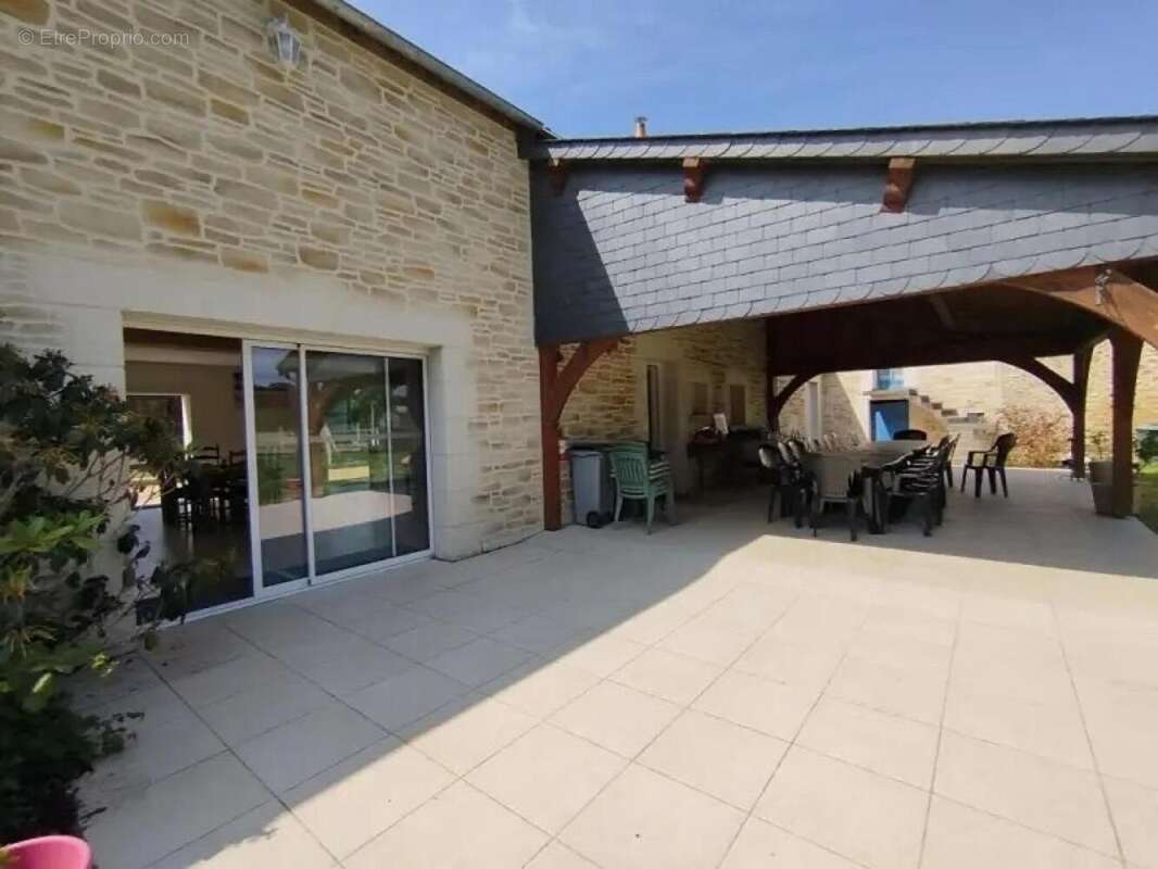 Maison 272 m² à Hommes  - photo 6