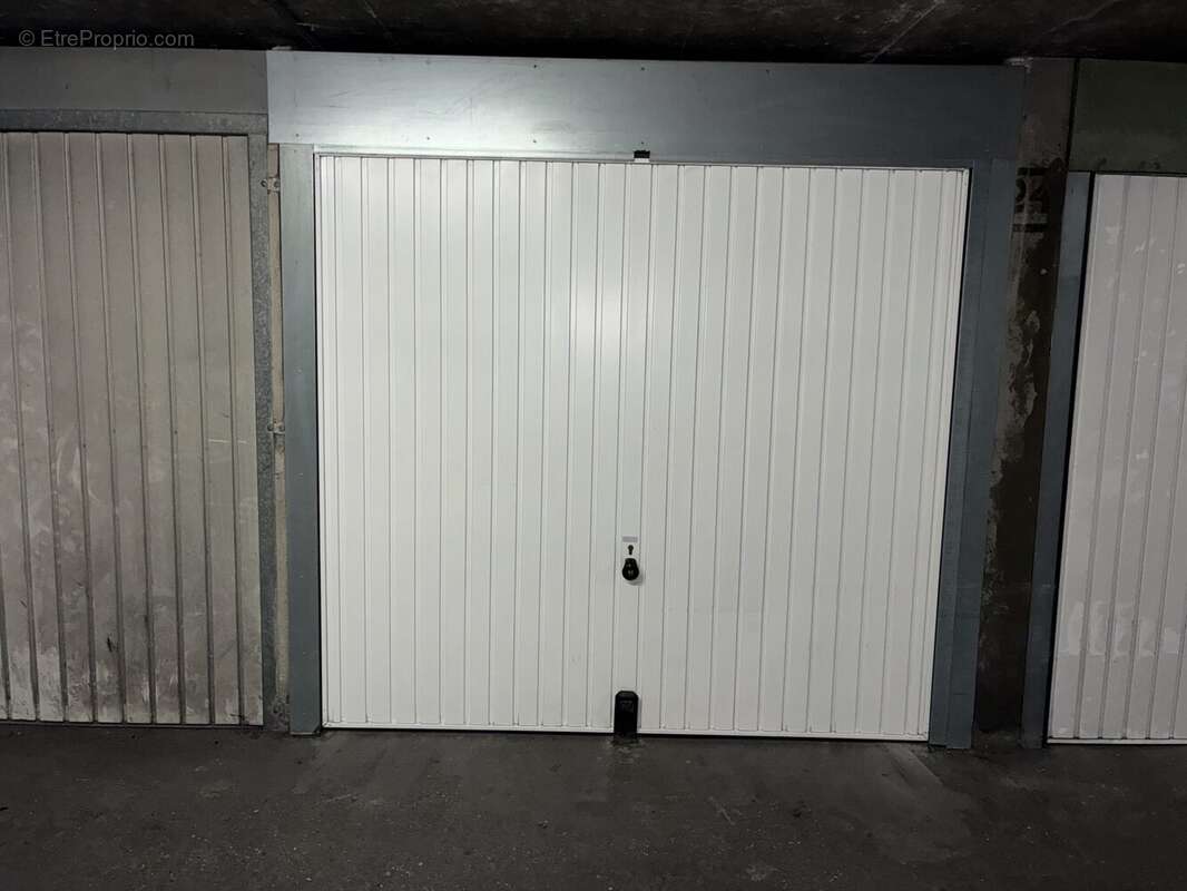 Parking 11 m² à Paris-18e  - photo 3