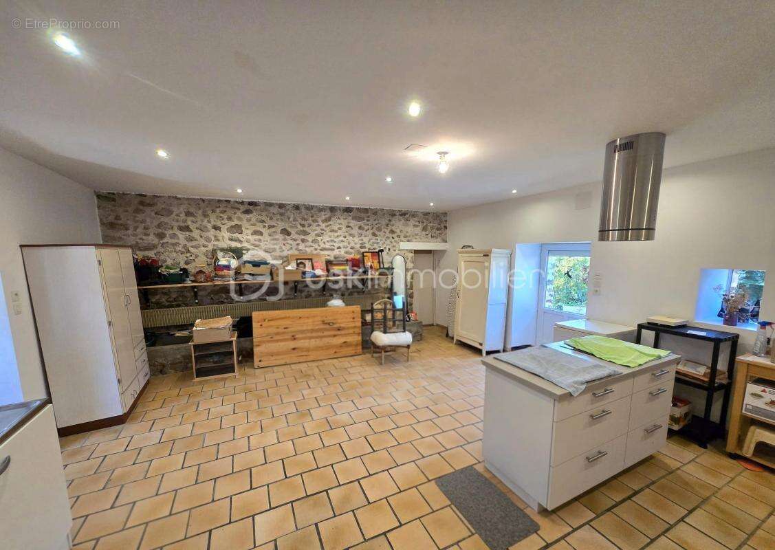 Maison à LA BAZOUGE-DES-ALLEUX