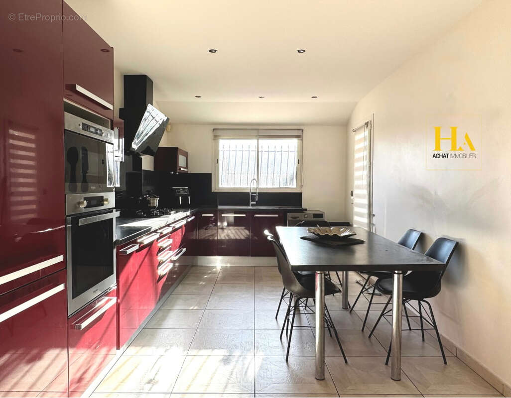 Maison à MONTELIMAR