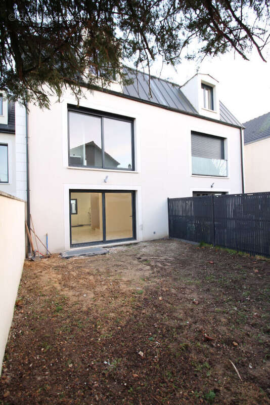 Maison à SARTROUVILLE