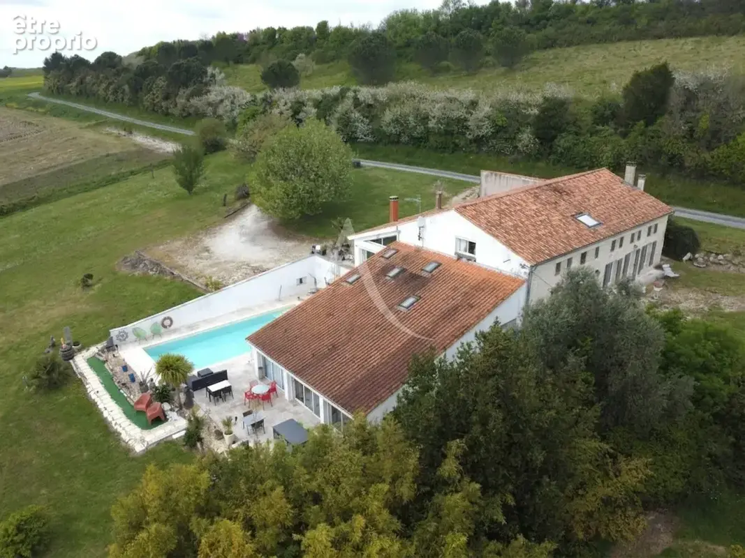 Propriété d'exception de plus de 300m² avec vue panoramique sur l'estuaire de la Gironde - photo 17