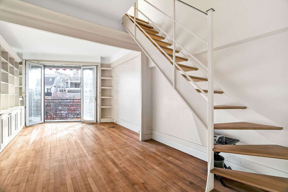 Appartement à PARIS-17E