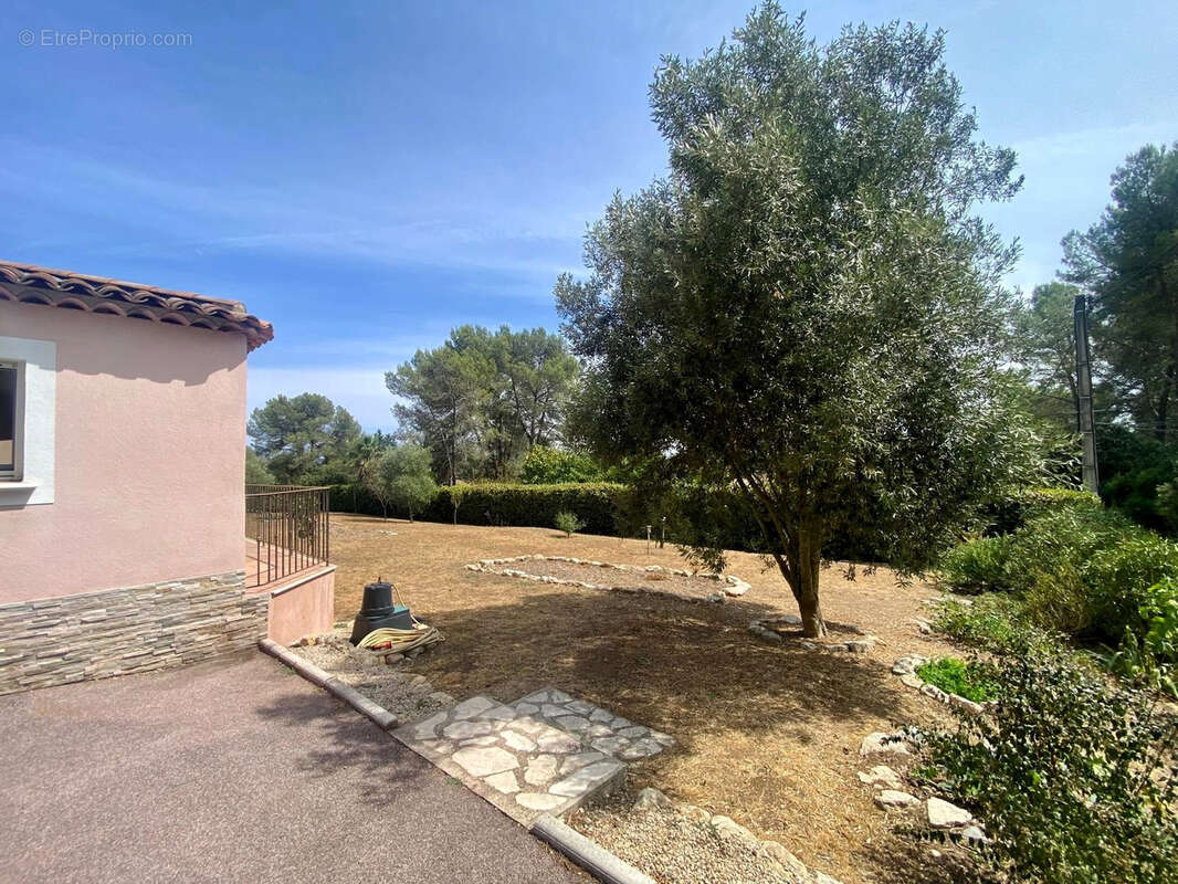 Maison à BAGNOLS-EN-FORET