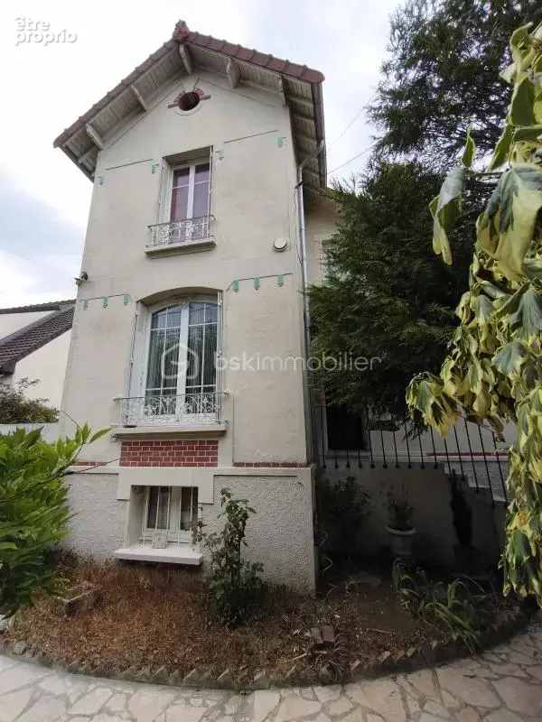 Maison . 5 Pièces . 96 m² - photo 3
