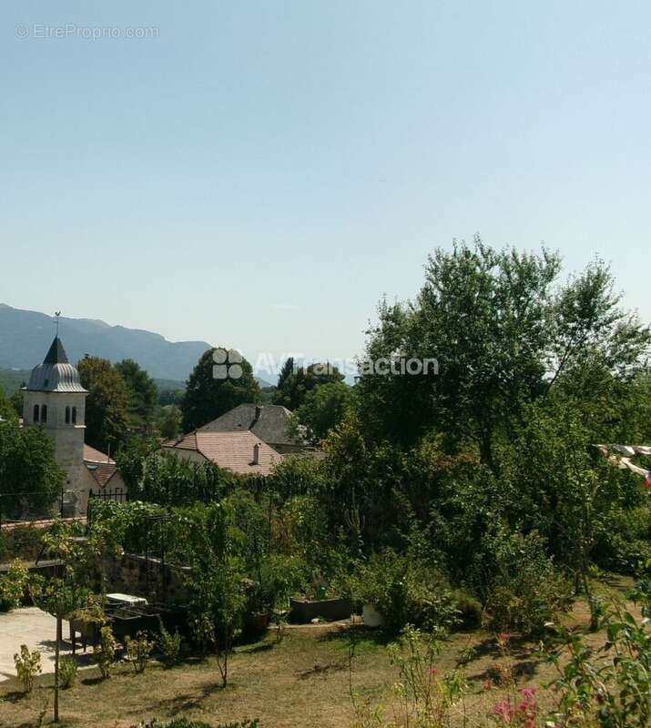 Maison 240 m² à Sutrieu  - photo 17