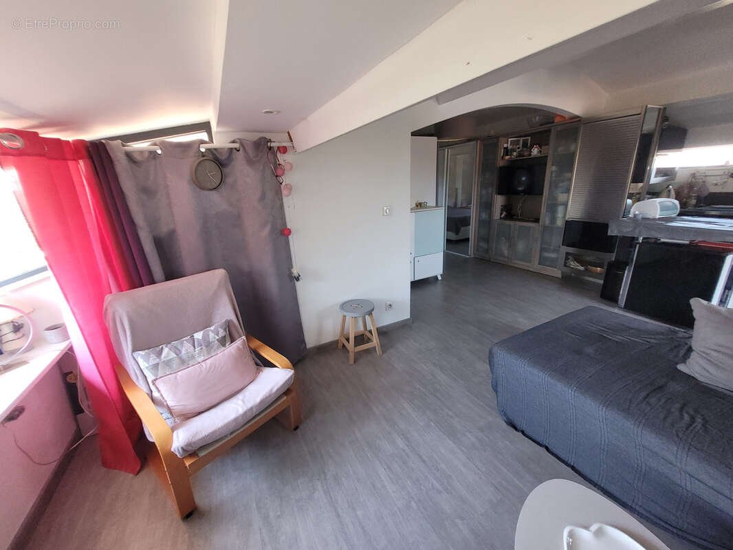 Coursan Villa de type 5 de 200 m2 habitable, plus un appartement de type 2 indépendant de 60 m2, piscine sur u - photo 30