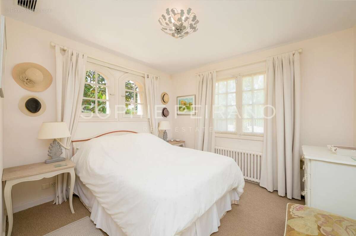 Maison à MANDELIEU-LA-NAPOULE