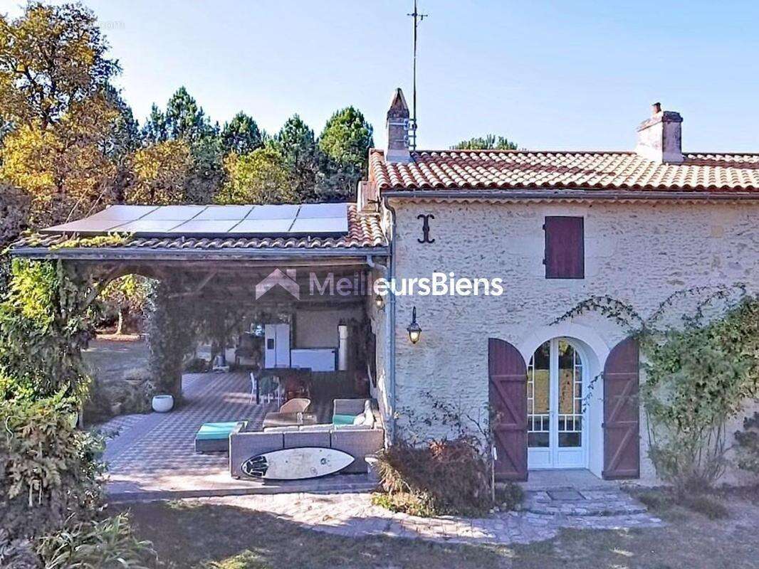 Maison à SAINT-MORILLON