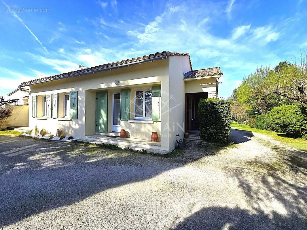 Maison de plain pied avec piscine et garage - L'Isle sur la Sorgue - photo 16