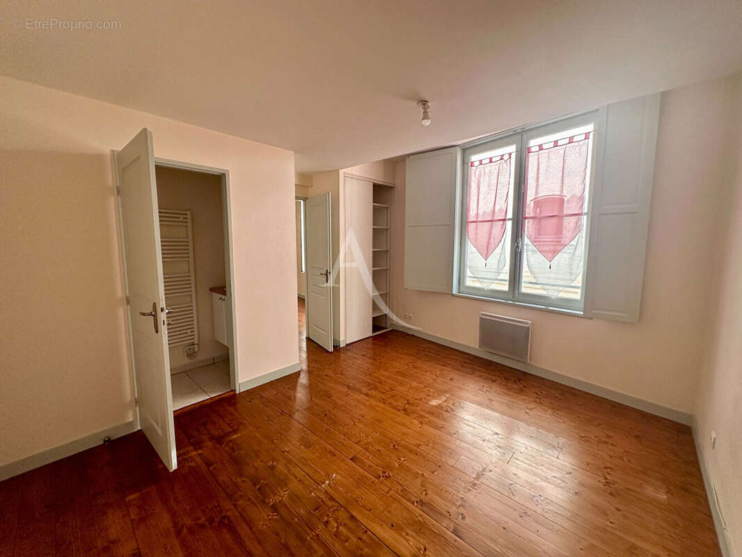 Duplex lumineux en plein coeur de ville avec parking sécurisé - photo 5