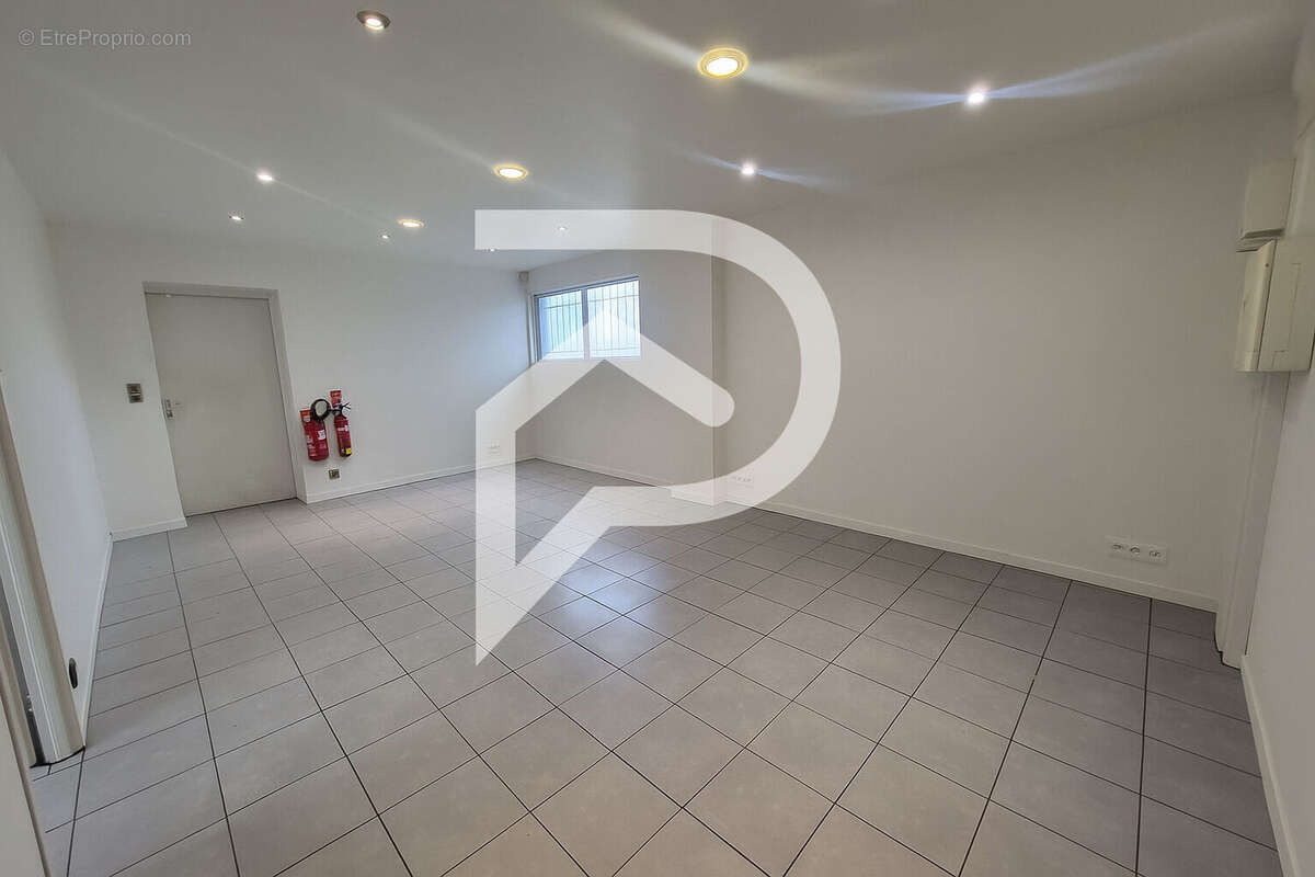 Commerce à VILLE-SOUS-LA-FERTE