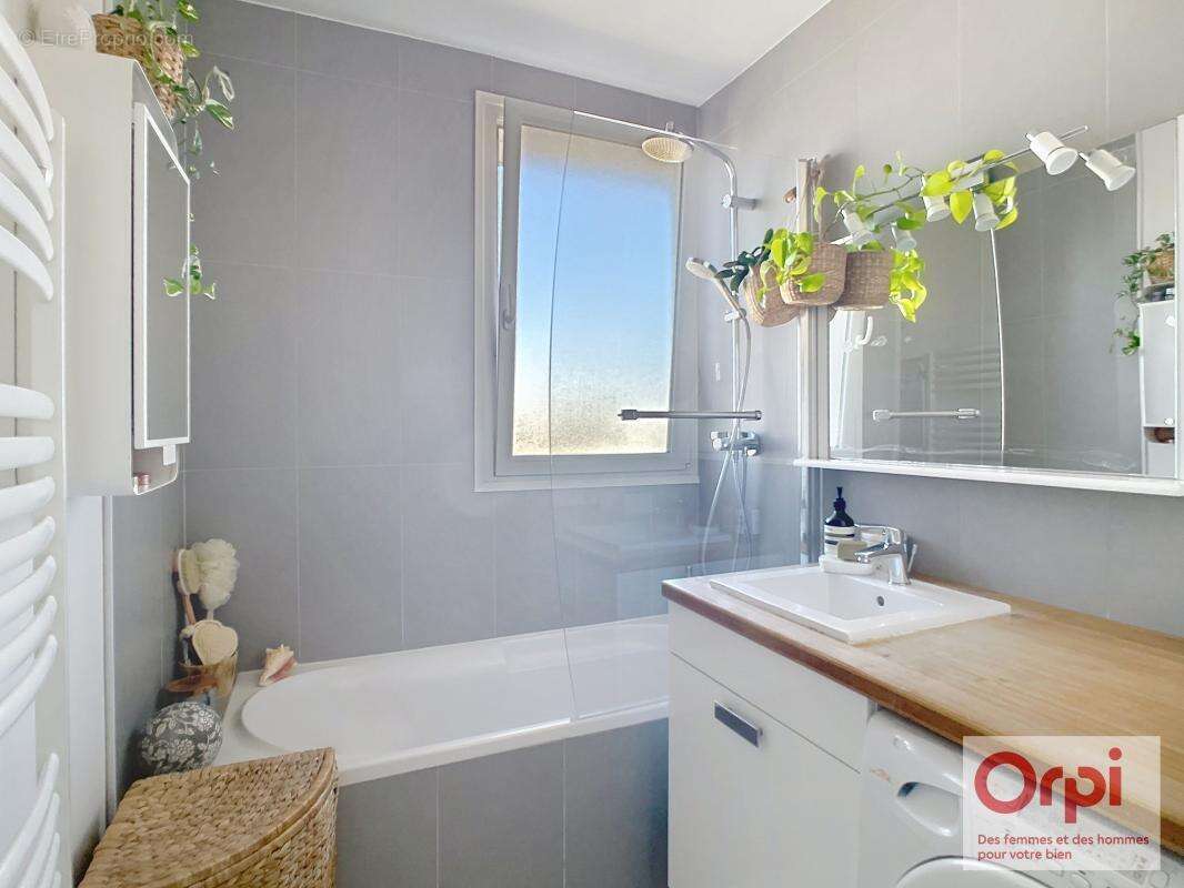 Appartement à ISSY-LES-MOULINEAUX