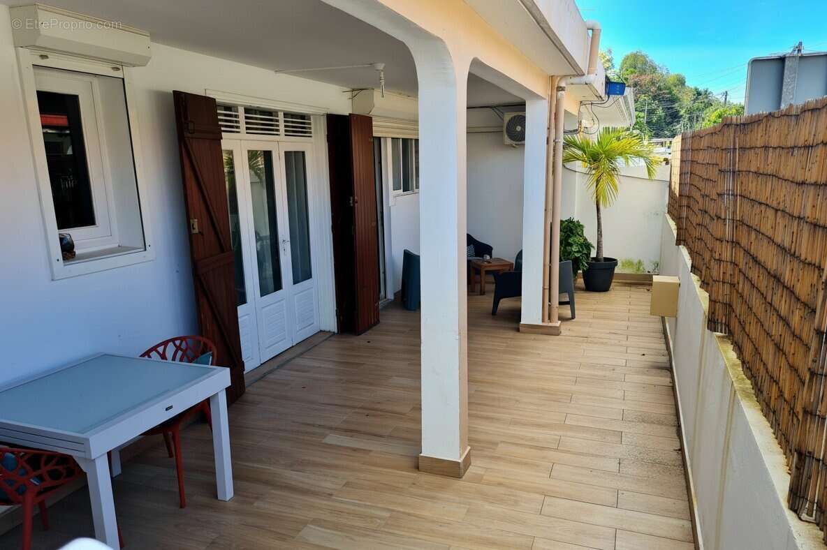 Maison à LES ABYMES