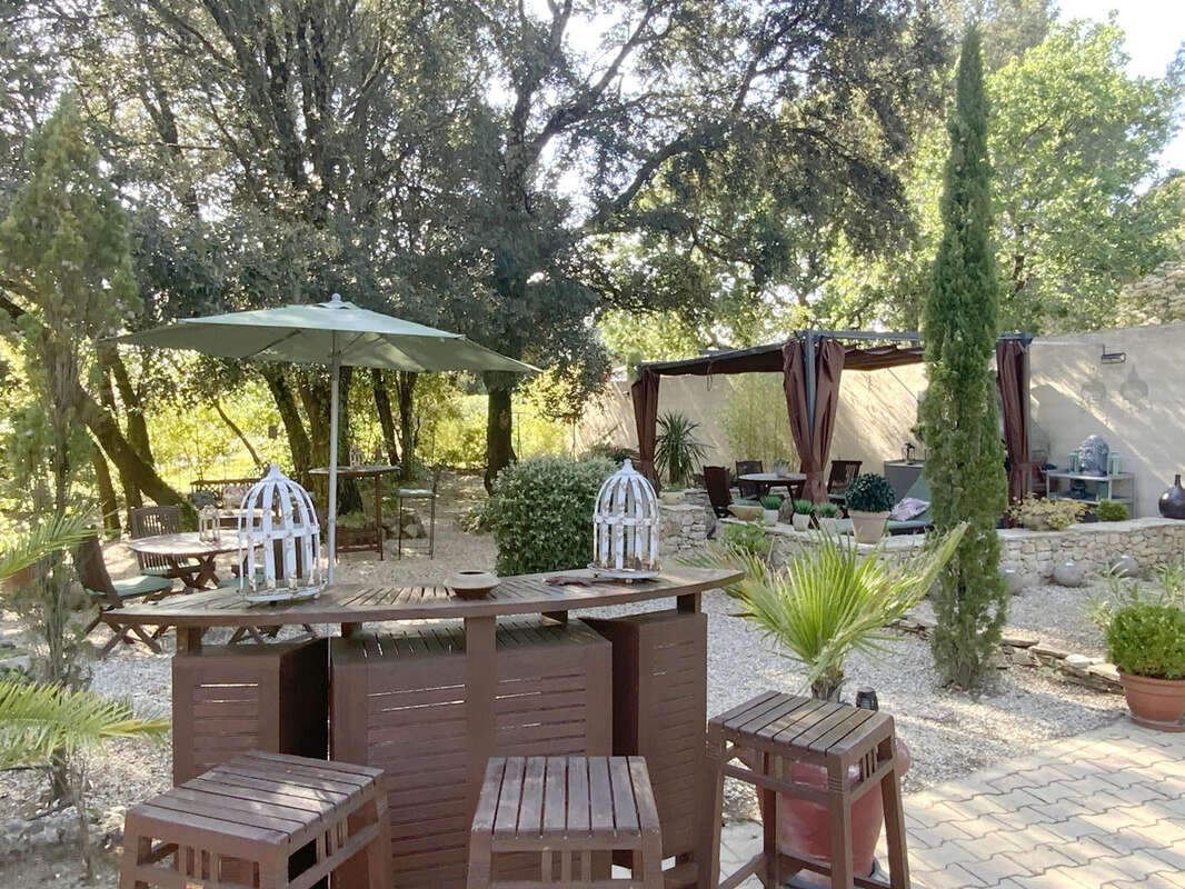 À quelques minutes d'Uzès, dans un cadre exceptionnel et paisible. - photo 9
