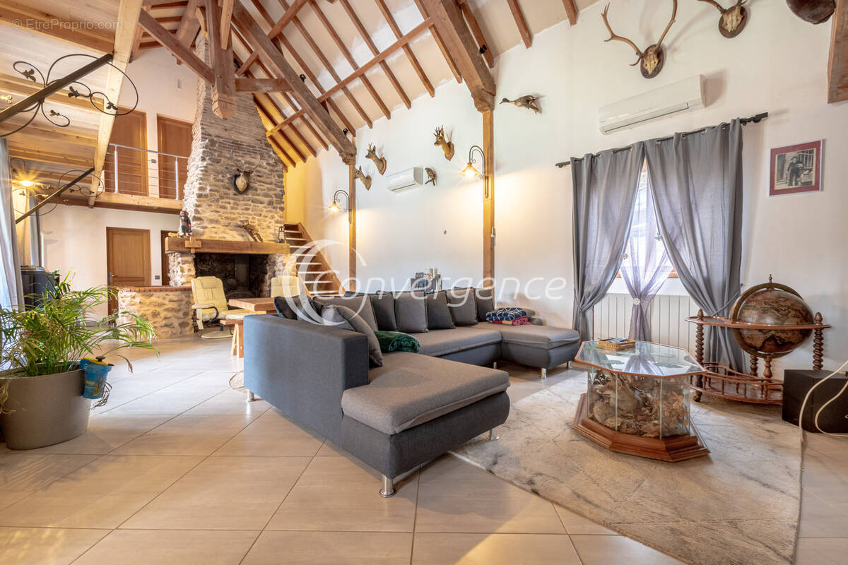 Maison à CHATELUS-LE-MARCHEIX