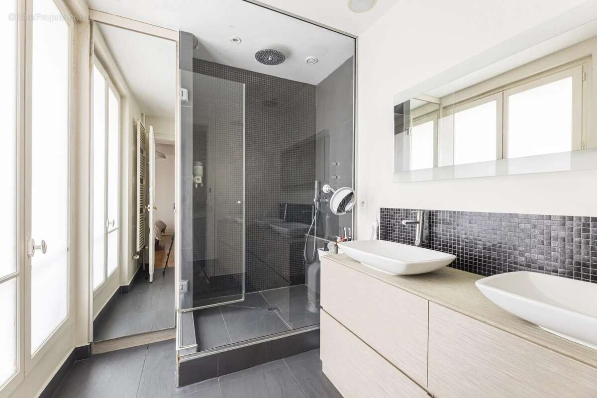 Appartement à PARIS-17E