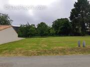 Terrain à LA CAILLERE-SAINT-HILAIRE