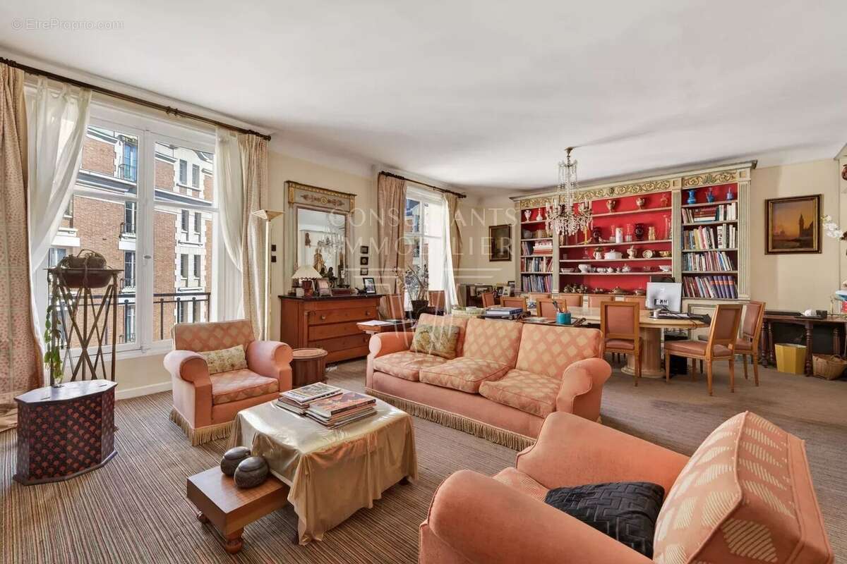 Appartement à NEUILLY-SUR-SEINE