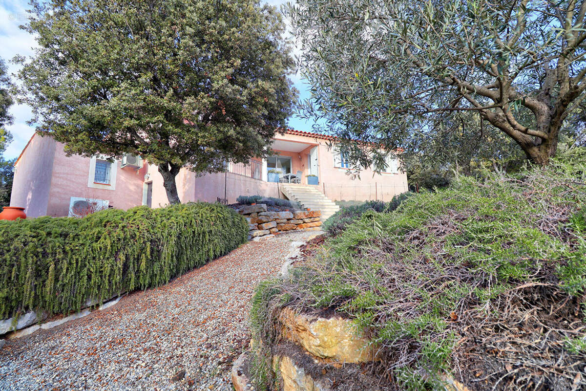Villa t4 lumineuse au calme avec jardin de 1300m2 piscine et atelier - photo 5
