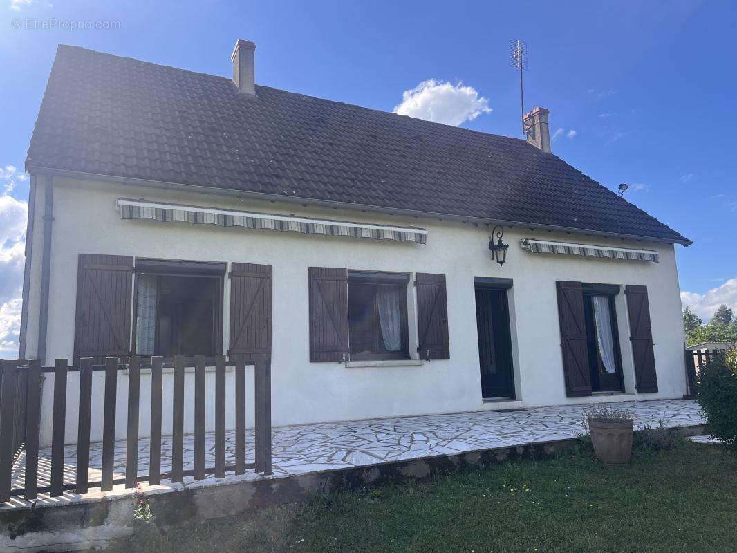 Maison à MONTGIVRAY