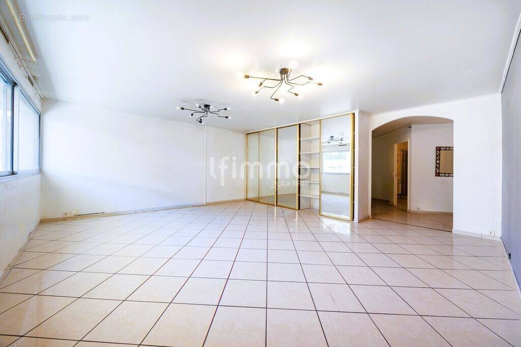 Appartement à MARSEILLE-6E