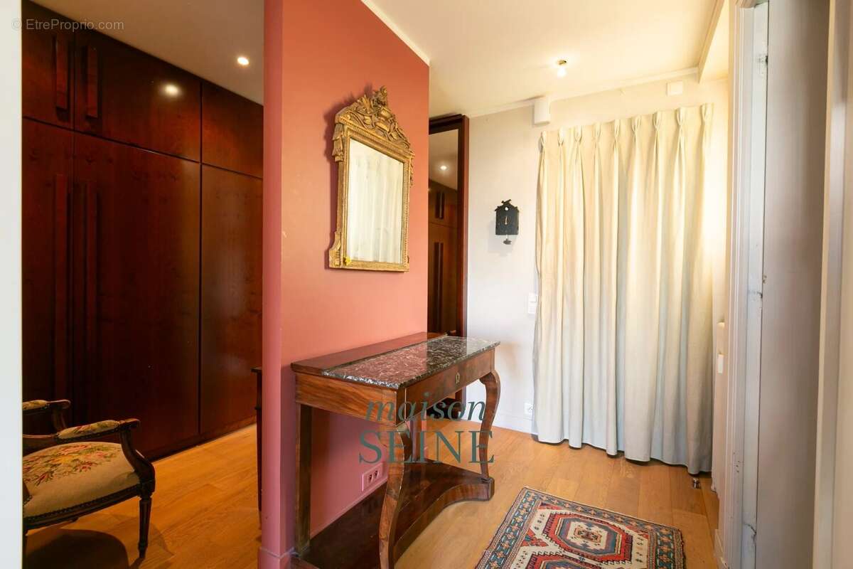 Appartement à NEUILLY-SUR-SEINE