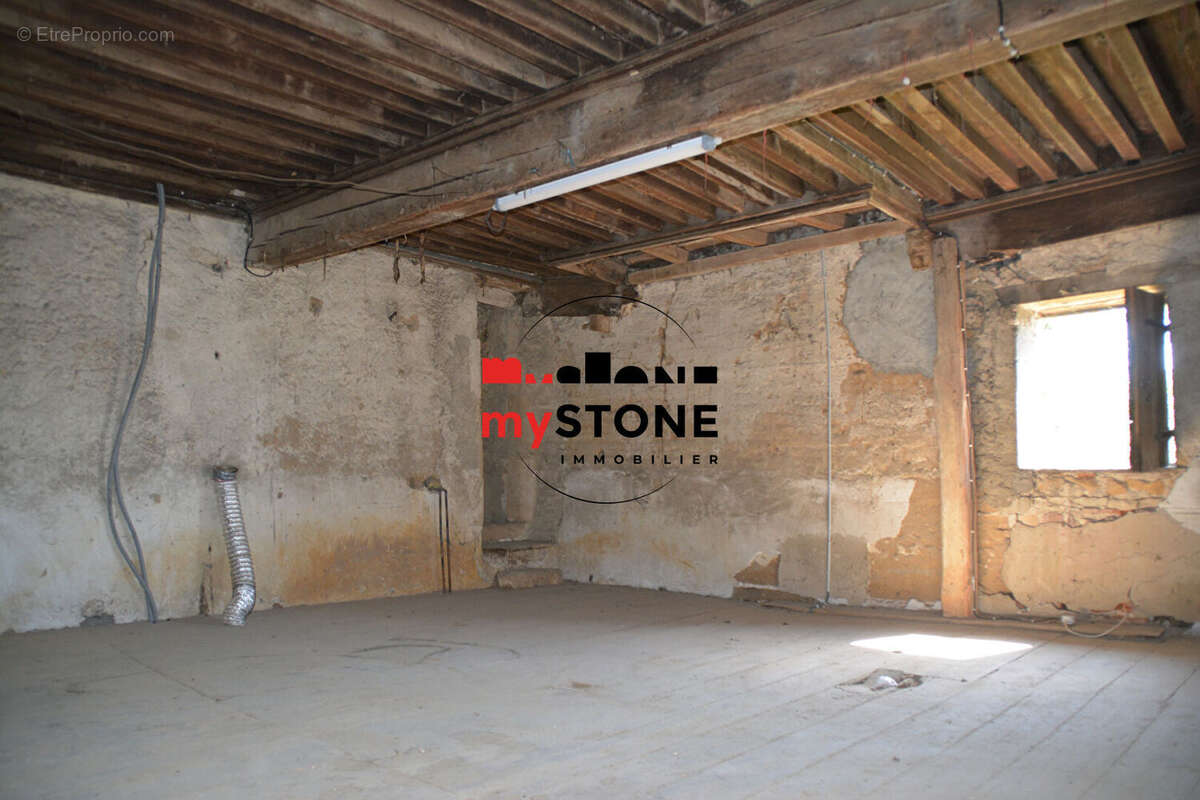 Maison à GENOUILLEUX