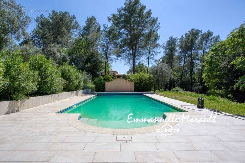 Maison à BAGNOLS-EN-FORET