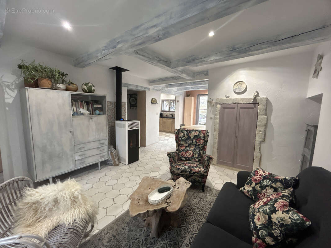 Maison à SAINT-QUENTIN-LA-POTERIE