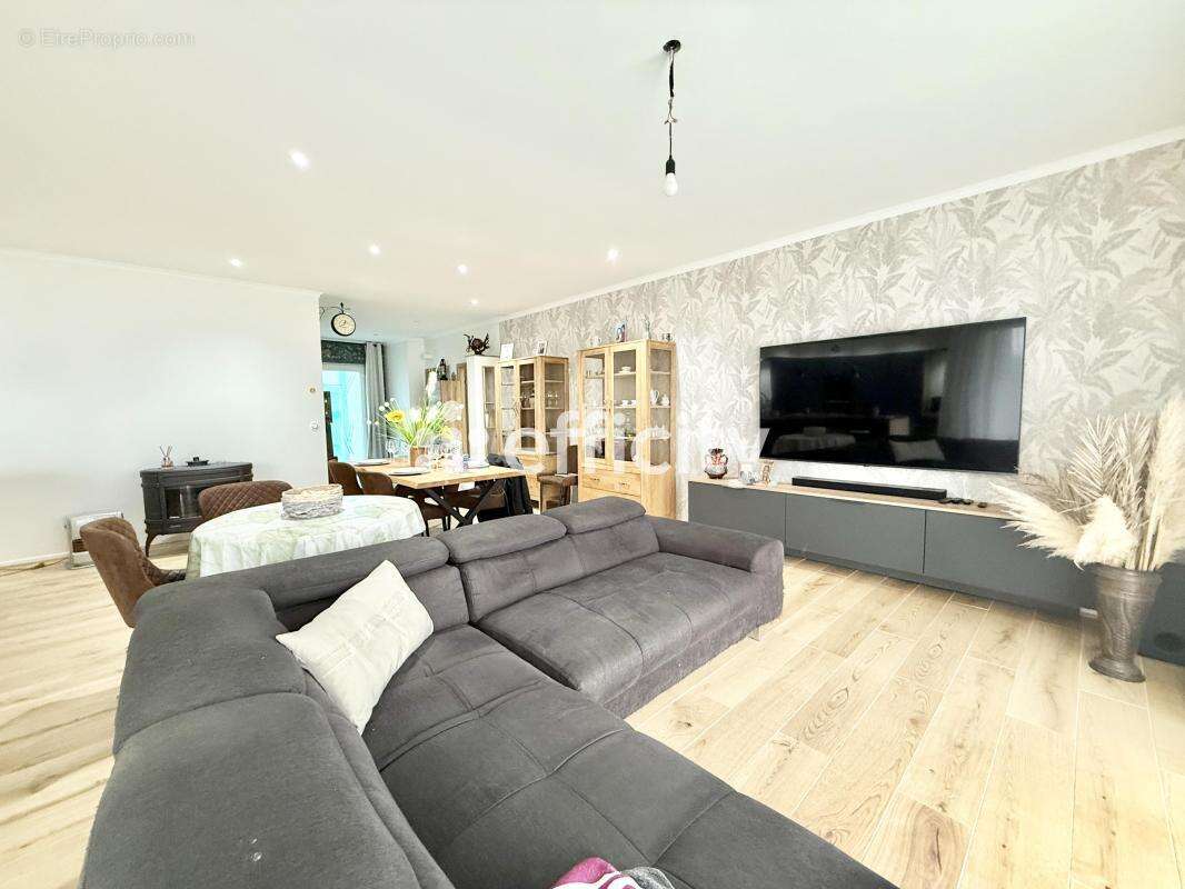 Maison à VIVIERS-SUR-CHIERS