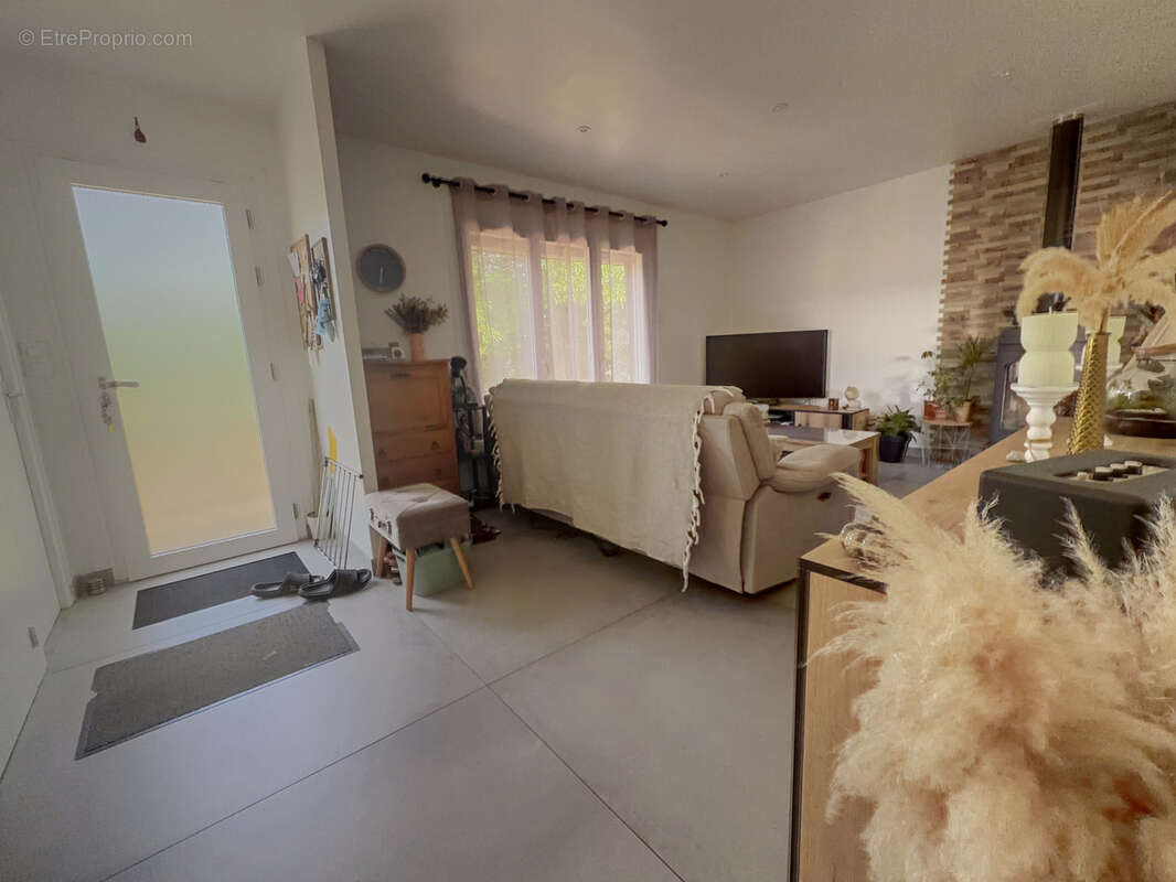 À VENDRE   Maison rénovée avec terrain de 3 327 m2 - photo 3